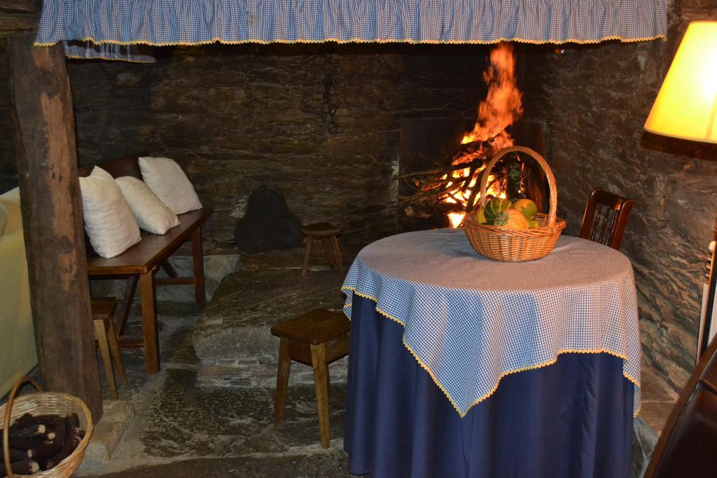 Pensjonat A Pena De Augasantas Oca de Abaixo Zewnętrze zdjęcie